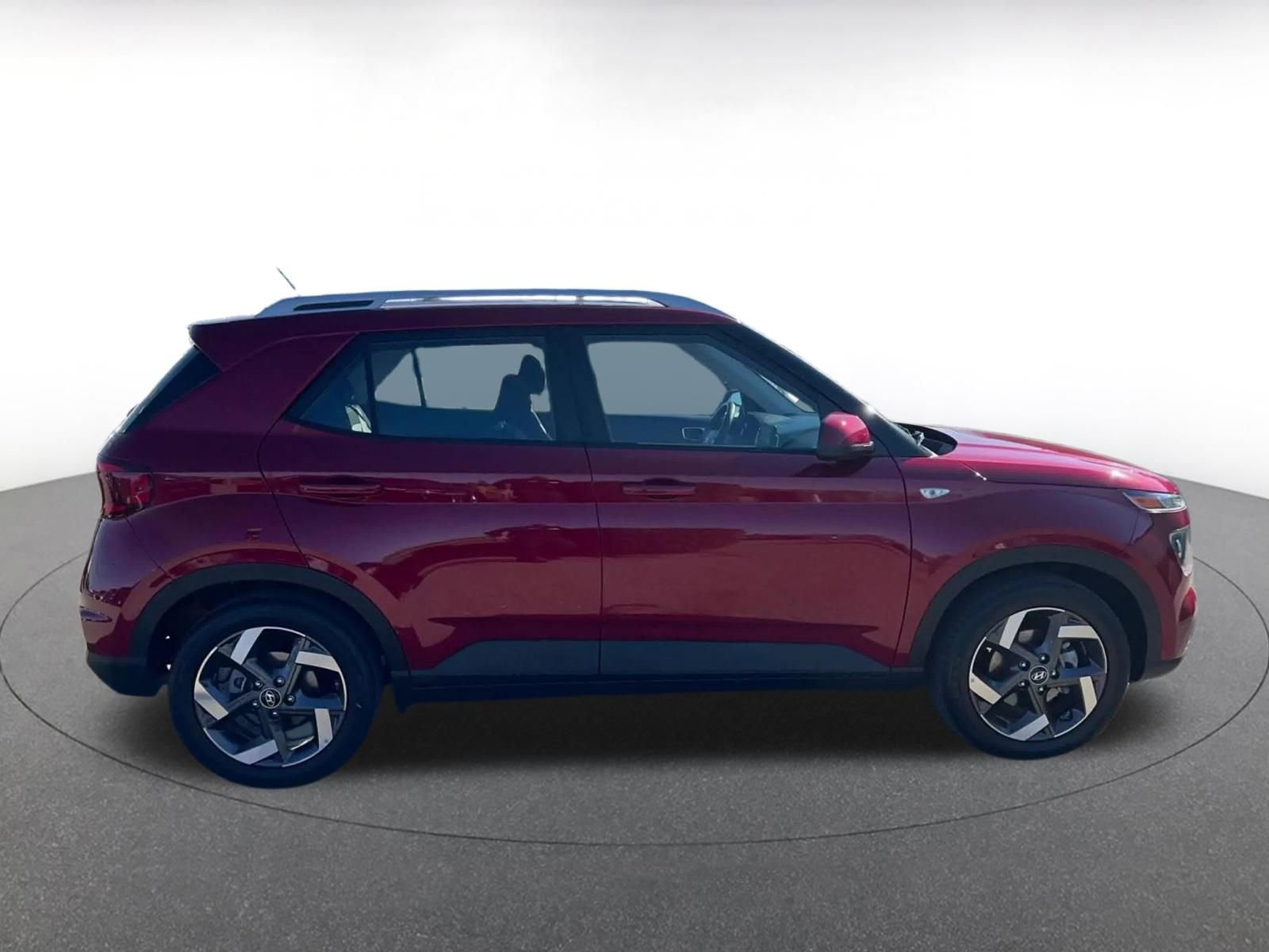 Used 2025 Hyundai Venue SEL FWD image 16