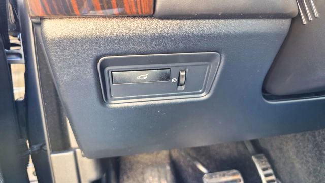 Used 2015 Land Rover Range Rover Supercharged AWD/4WD image 29