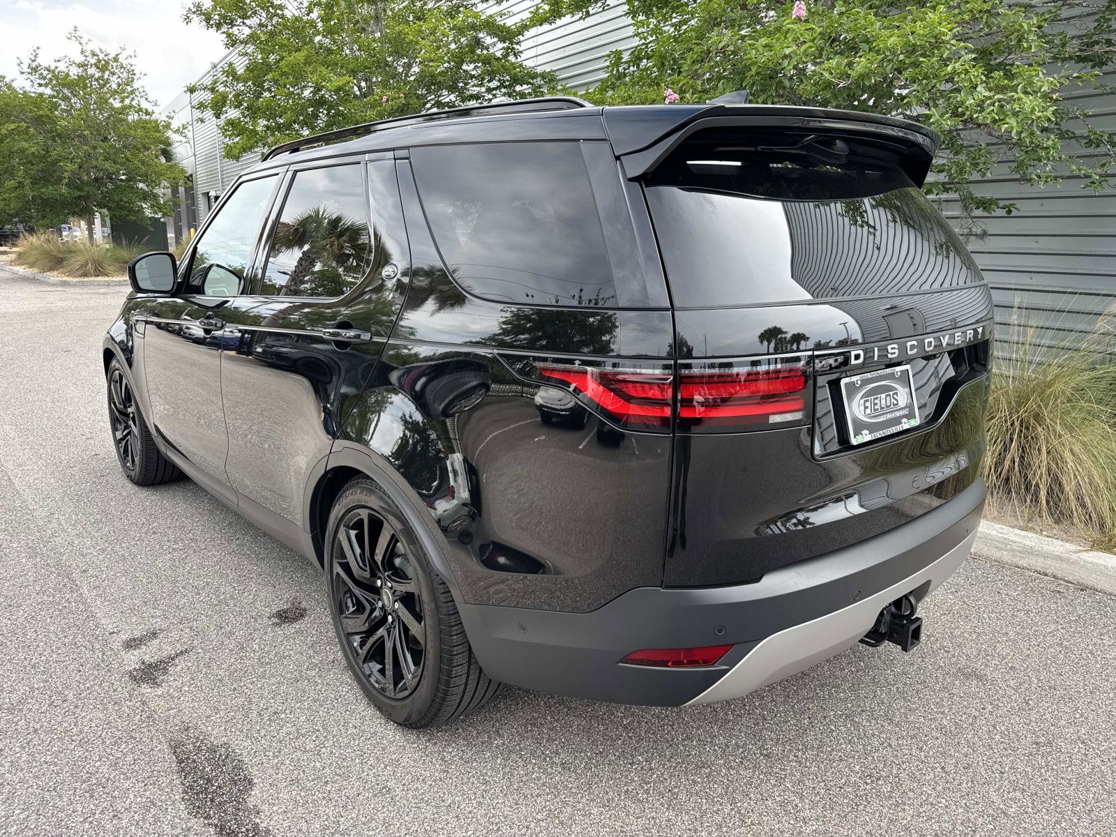 Certified 2025 Land Rover Discovery S AWD/4WD image 3