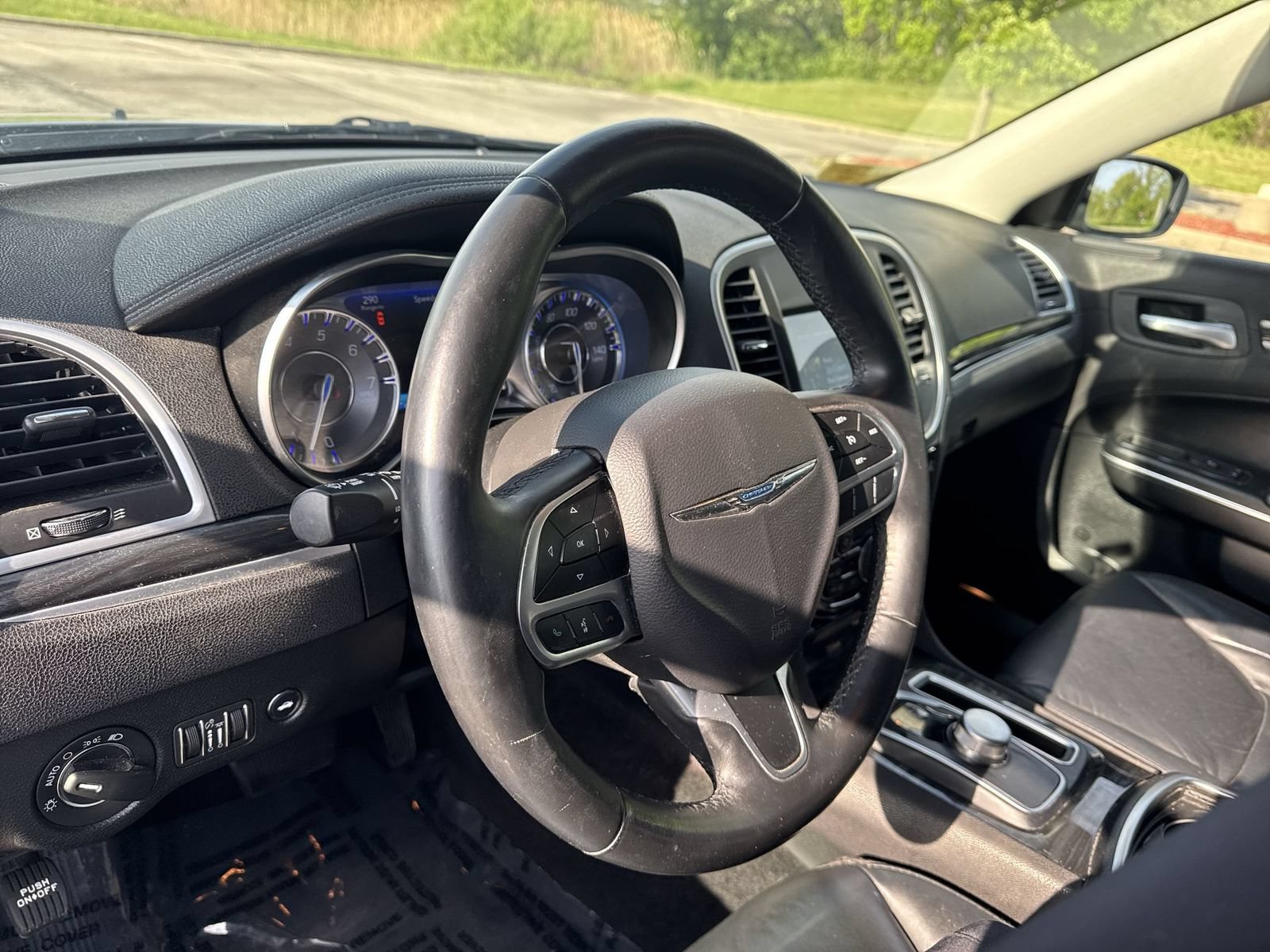 Used 2017 Chrysler 300 Limited RWD image 20
