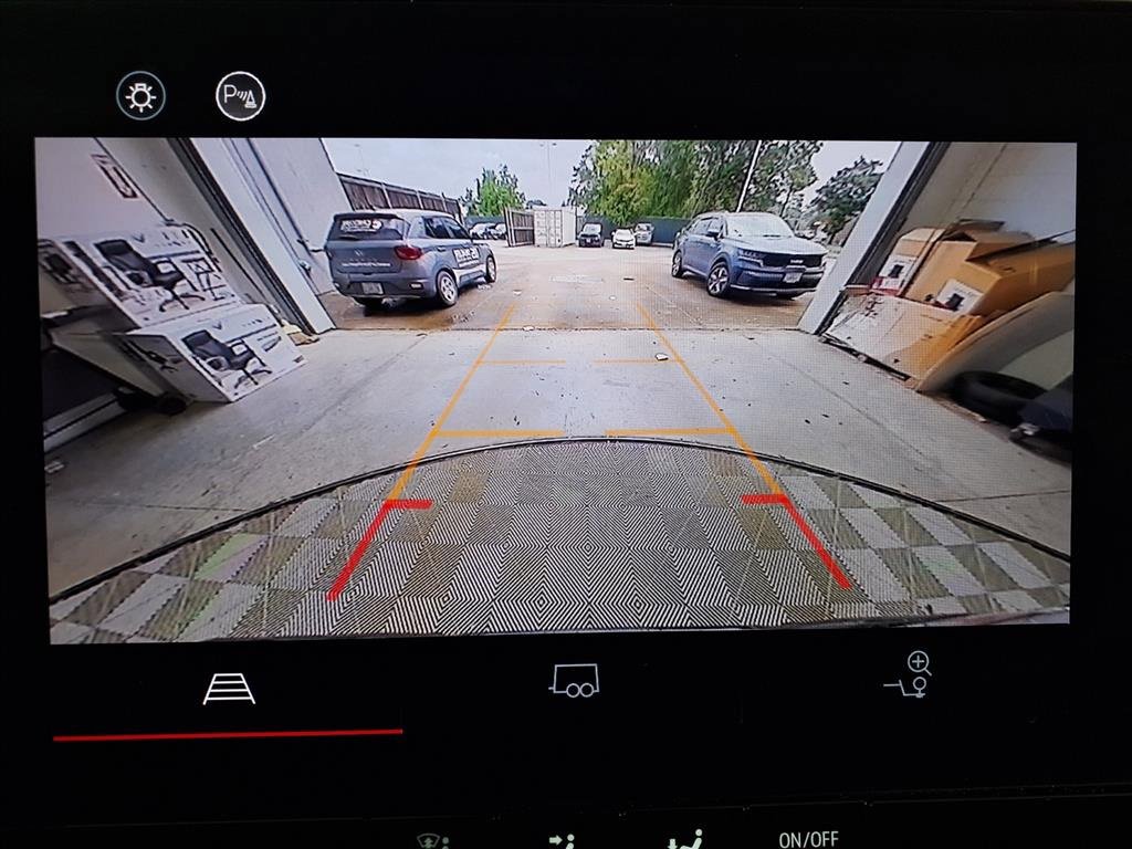 Used 2024 GMC Canyon Elevation w/ Convenience Package image 4