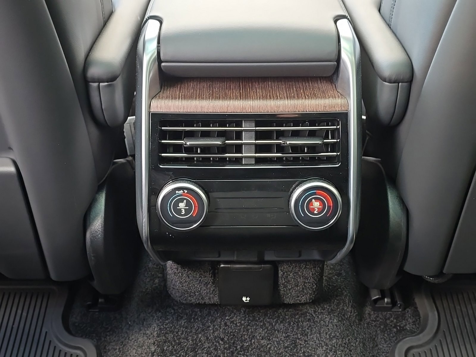 New 2025 Land Rover Range Rover SE image 24