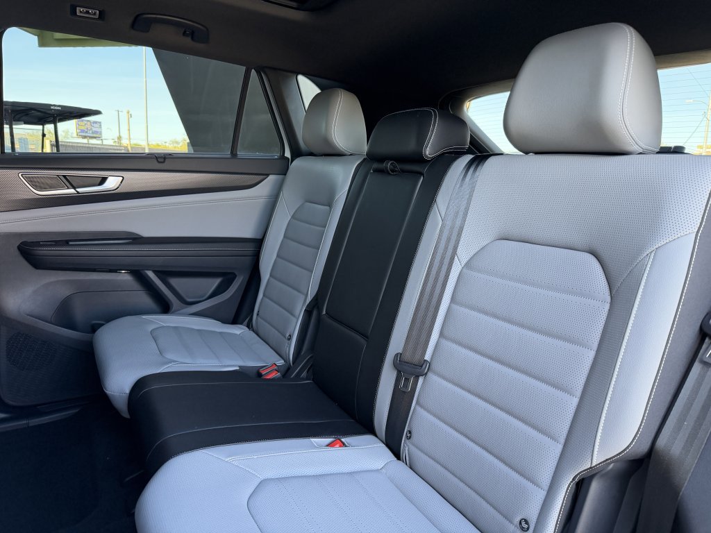 Used 2024 Volkswagen Atlas Cross Sport SEL R-Line image 39