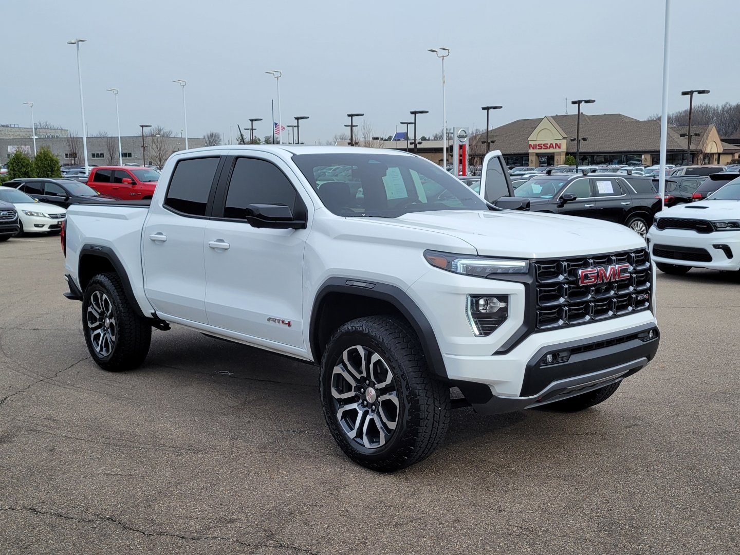 Used 2023 GMC Canyon AT4 w/ AT4 Premium Package image 31