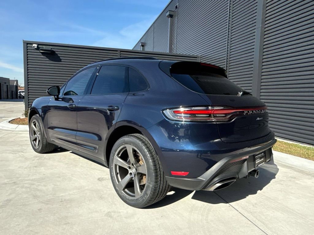 Certified 2023 Porsche Macan Turbo image 3