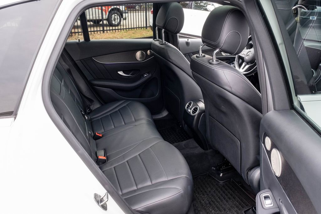 Used 2021 Mercedes-Benz GLC 300 4MATIC w/ AMG Line image 31
