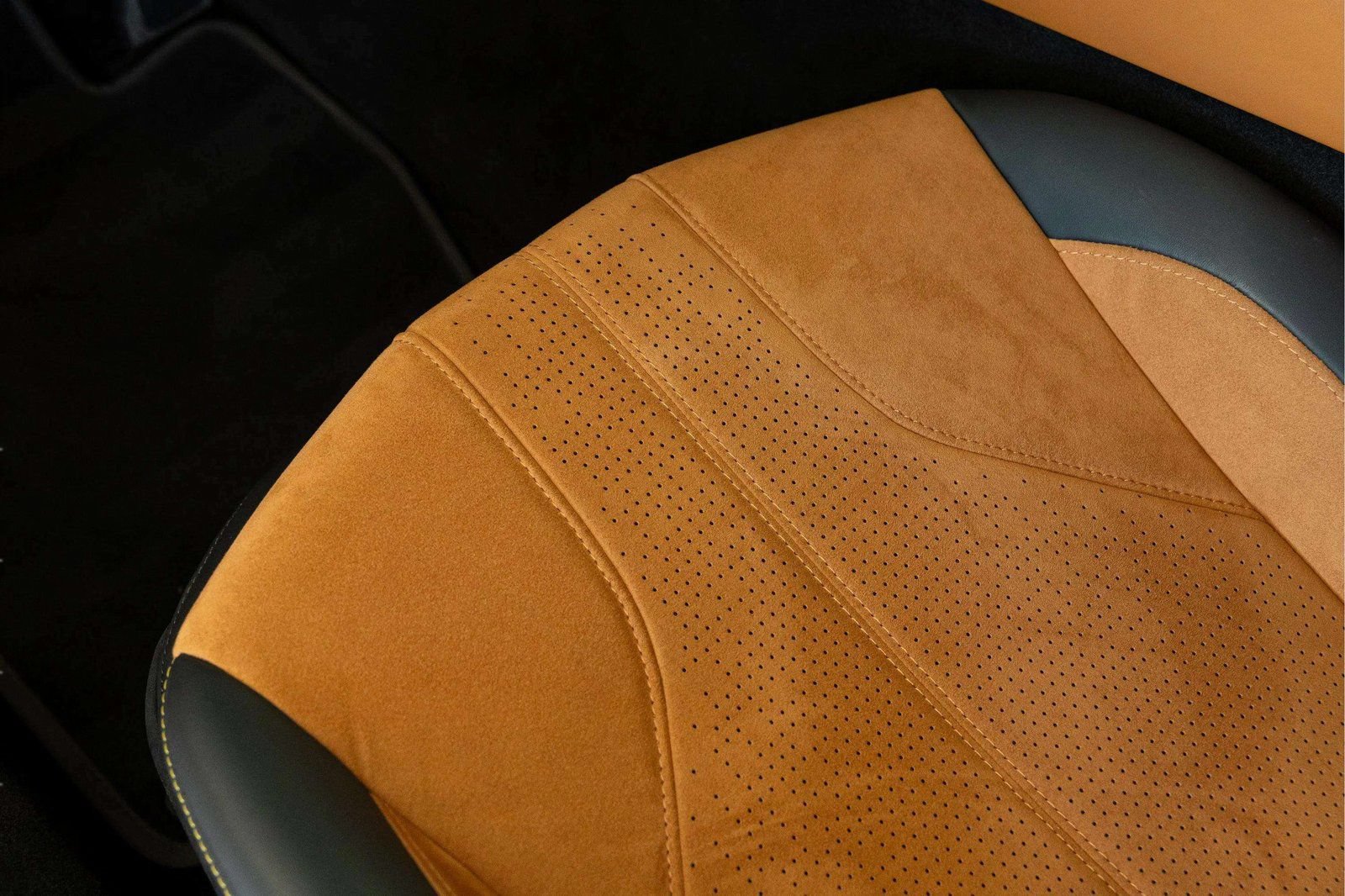 Used 2025 Aston Martin V8 Vantage Coupe RWD image 20
