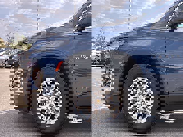 Used 2023 Chevrolet Traverse LS FWD image 14