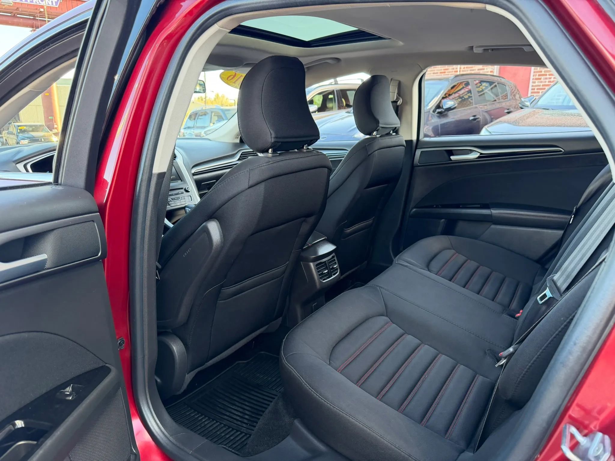 Used 2016 Ford Fusion SE image 40