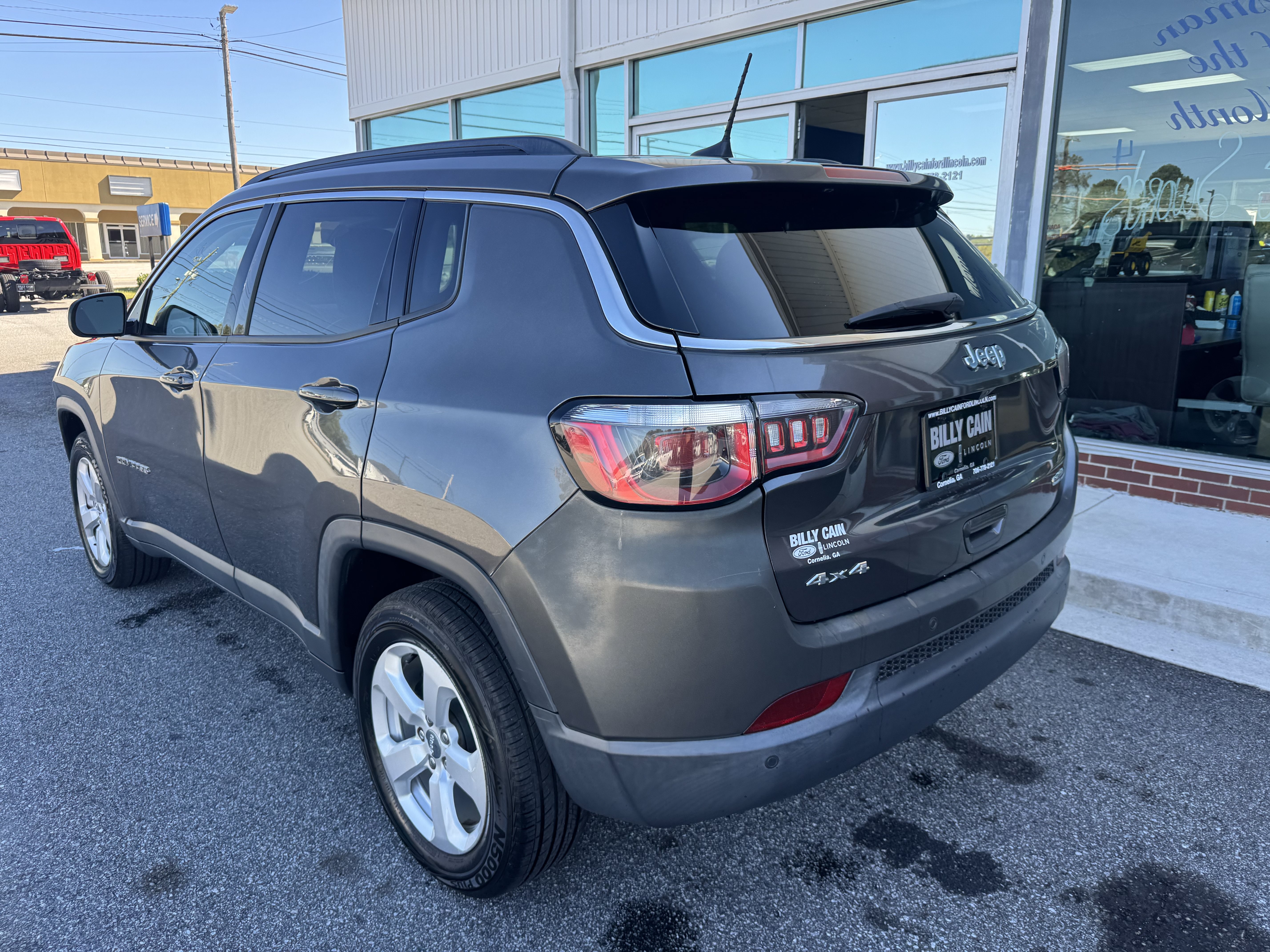 Used 2017 Jeep Compass Latitude w/ Popular Equipment Group AWD/4WD image 2