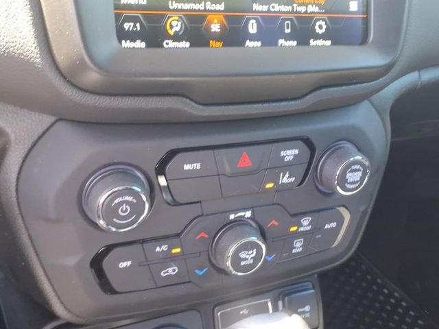 Used 2023 Jeep Renegade Altitude AWD/4WD image 16