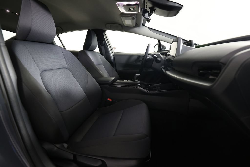 Used 2025 Toyota Prius LE FWD image 10