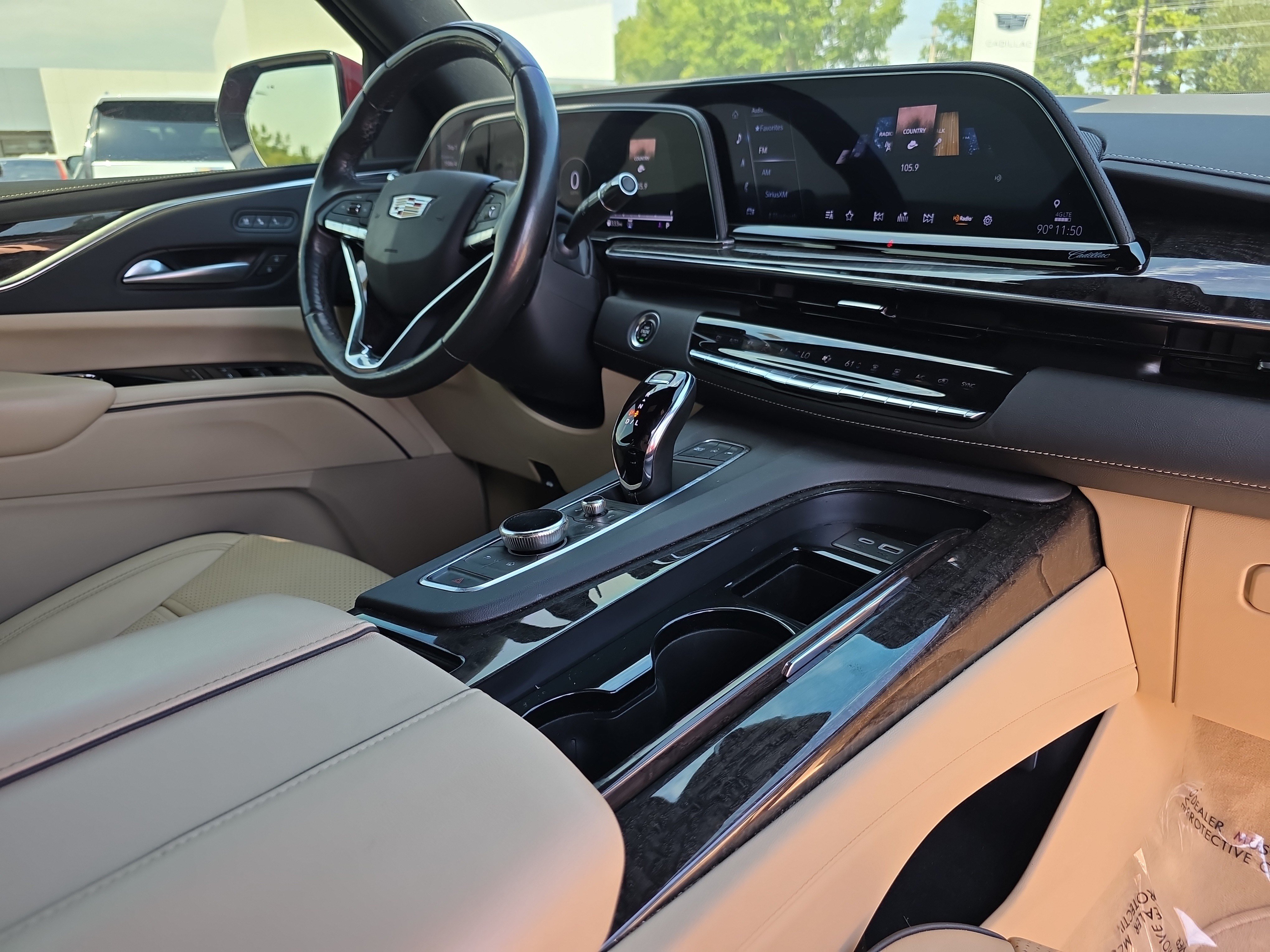 Used 2023 Cadillac Escalade Premium Luxury AWD/4WD image 19
