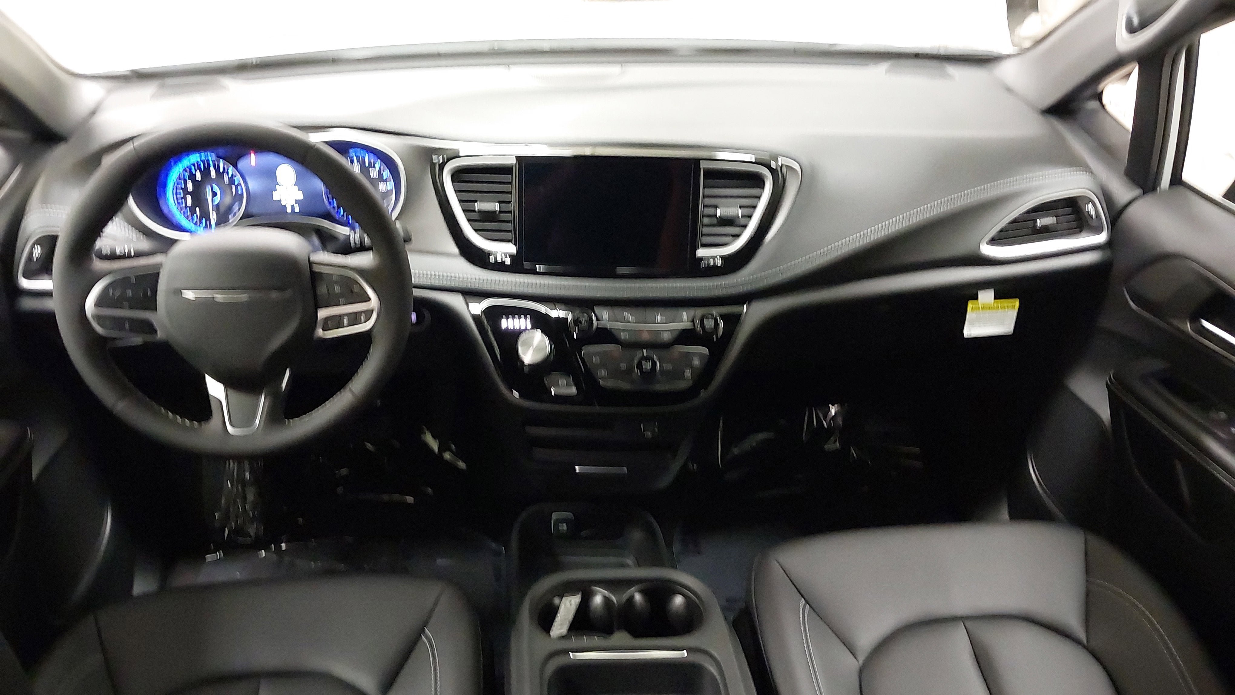 New 2027 Chrysler Pacifica Select FWD image 32