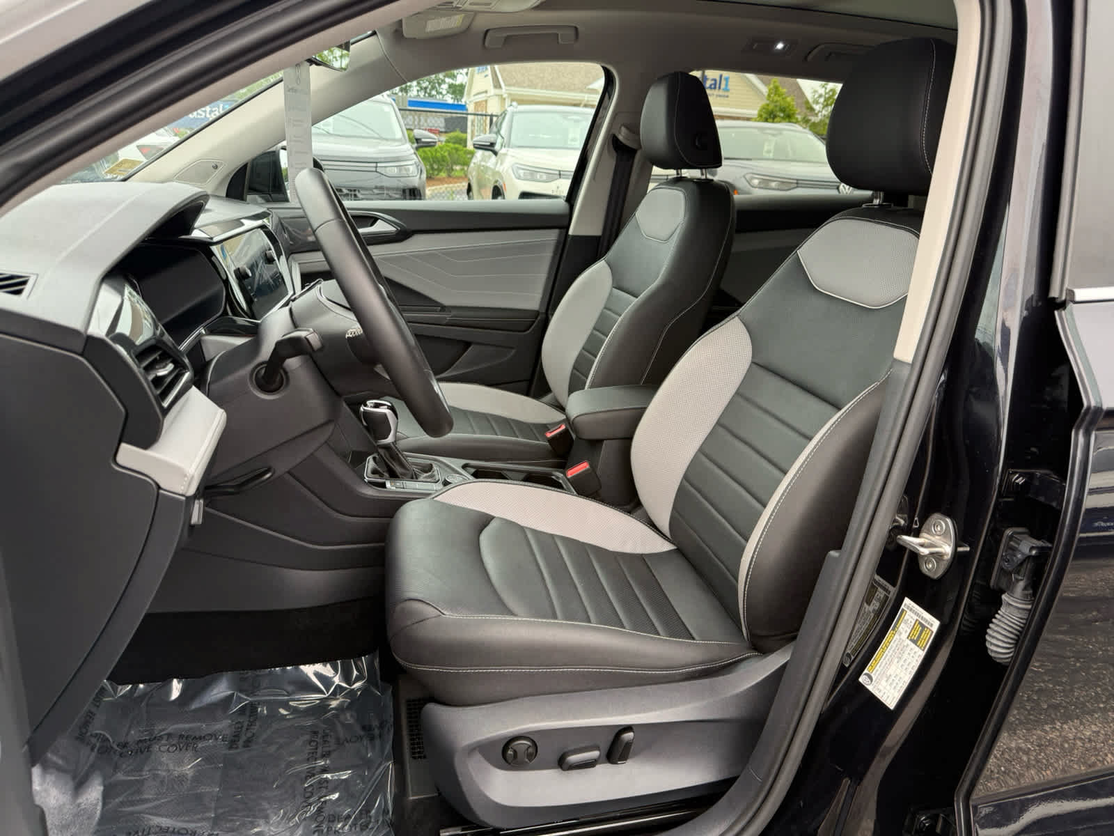 Certified 2024 Volkswagen Taos SEL AWD/4WD image 18