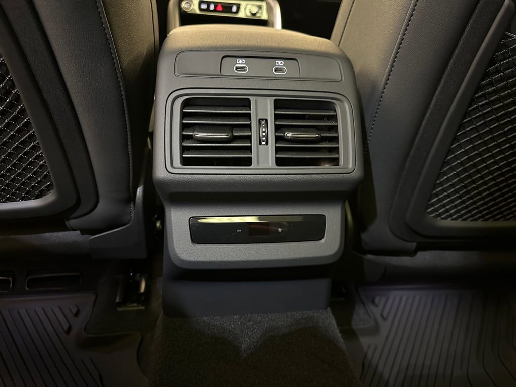 Used 2025 Audi Q5 Premium image 17