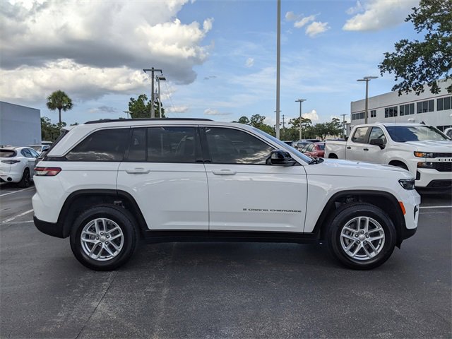 Used 2025 Jeep Grand Cherokee Laredo X image 3