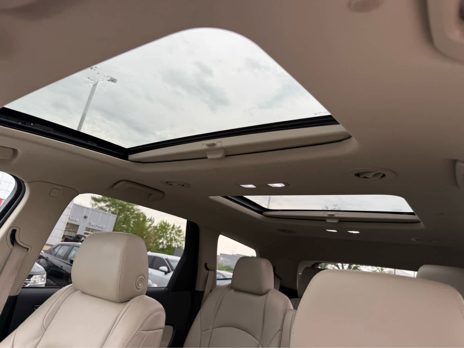 Used 2020 Buick Enclave Premium w/ Sun and Sites Package AWD/4WD image 16