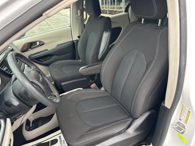 Certified 2023 Chrysler Voyager LX image 26