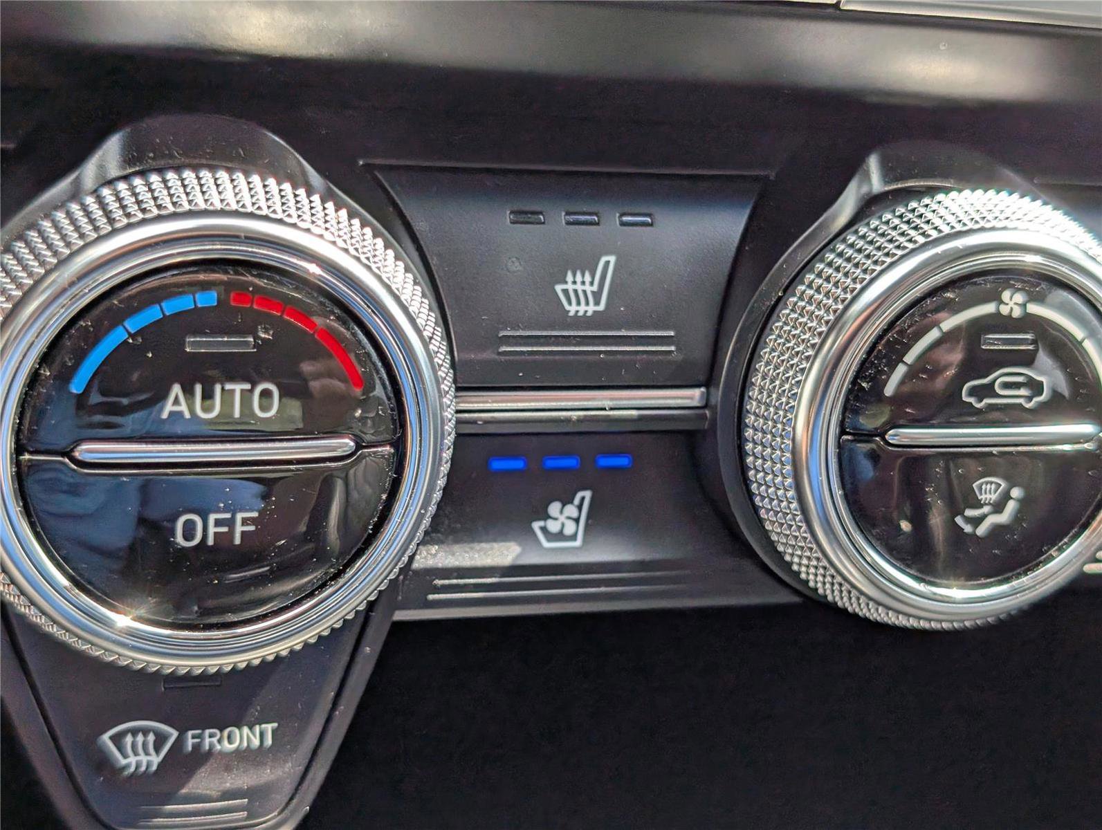 Used 2021 Genesis G70 2.0T w/ Prestige Package AWD/4WD image 28