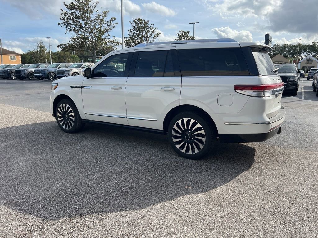 Used 2023 Lincoln Navigator Black Label image 4