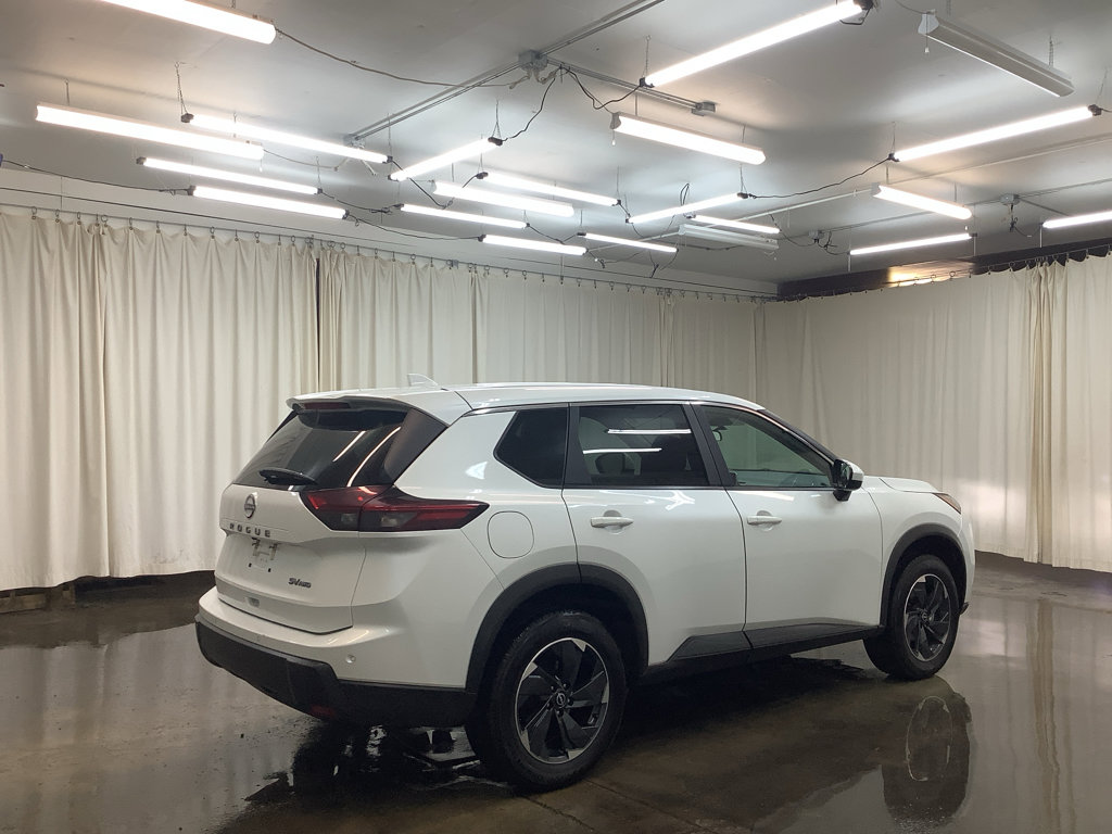 Used 2024 Nissan Rogue SV image 6