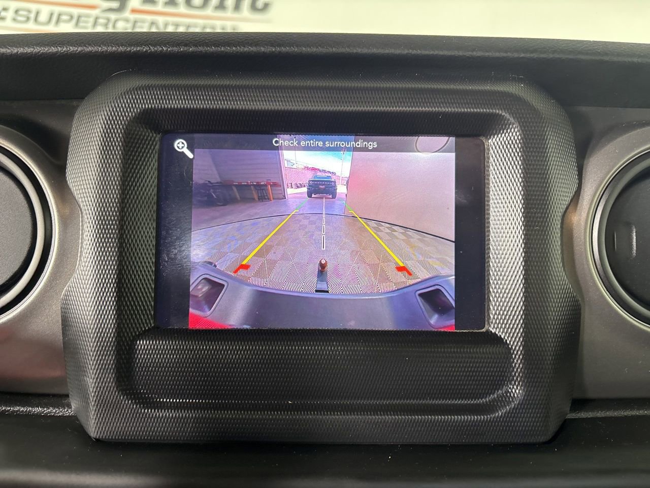 Used 2023 Jeep Gladiator Sport image 15