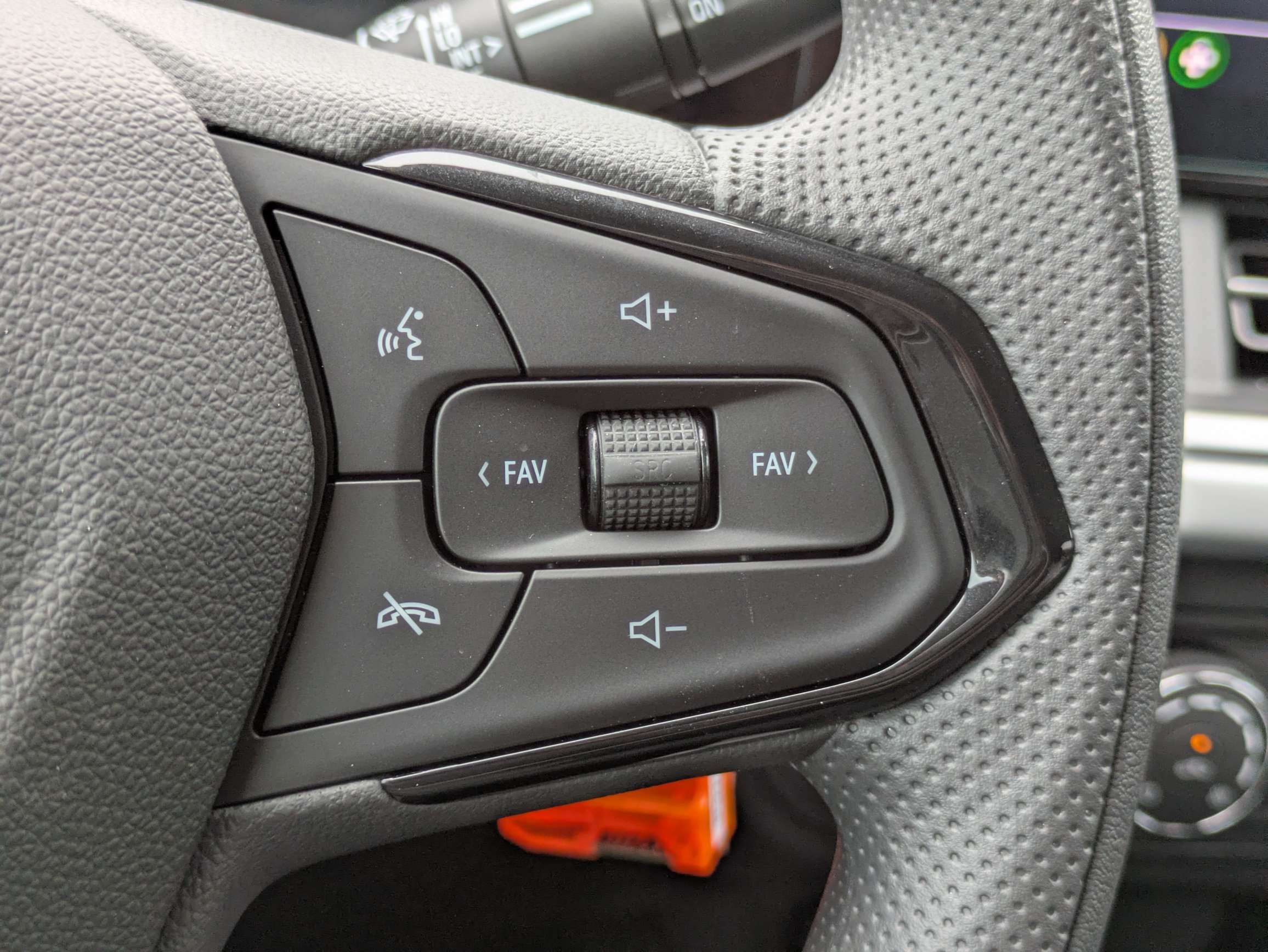 New 2026 Chevrolet Trax LS w/ LS Convenience Package FWD image 16