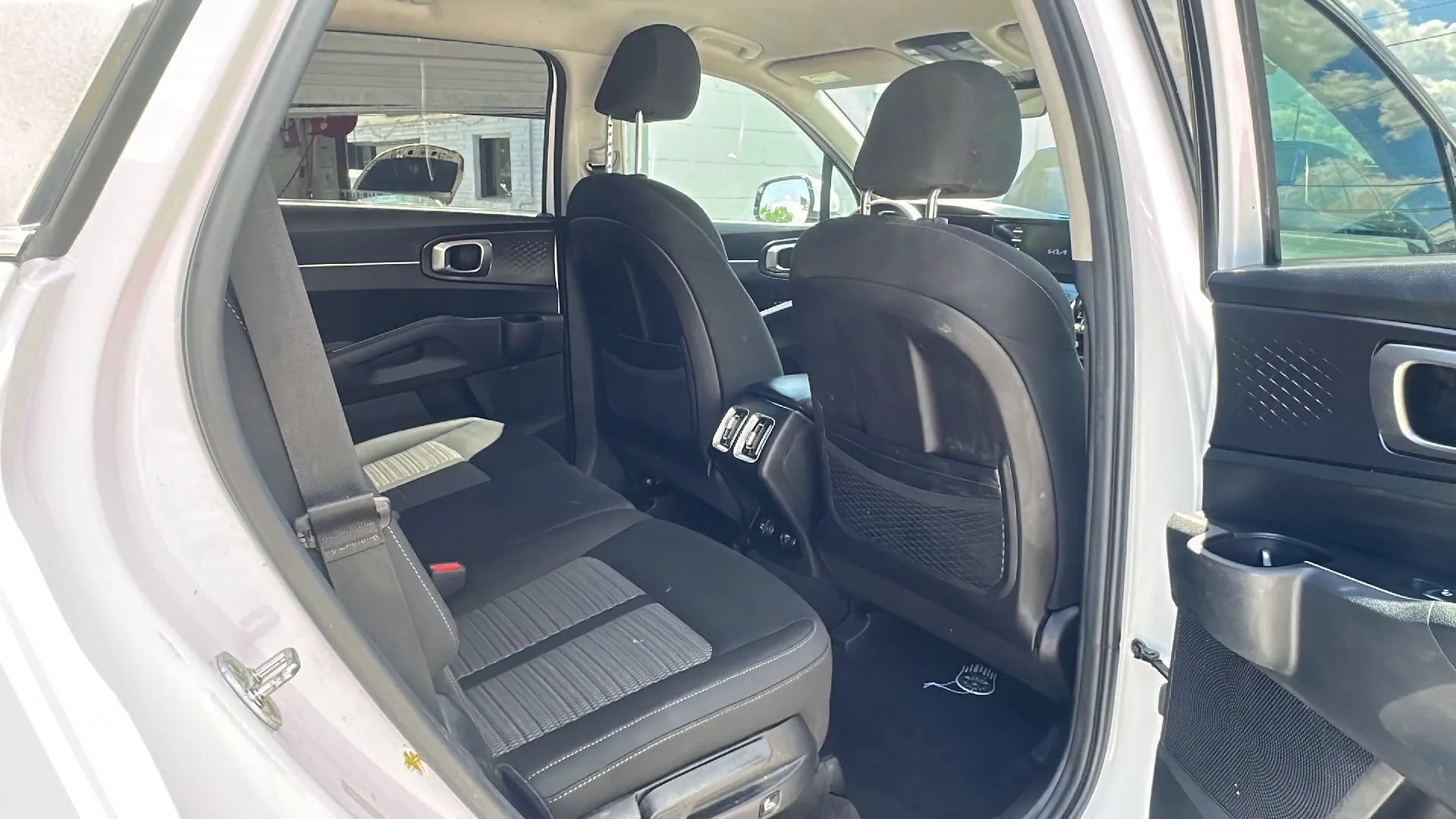 Used 2022 Kia Sorento LX AWD/4WD image 15