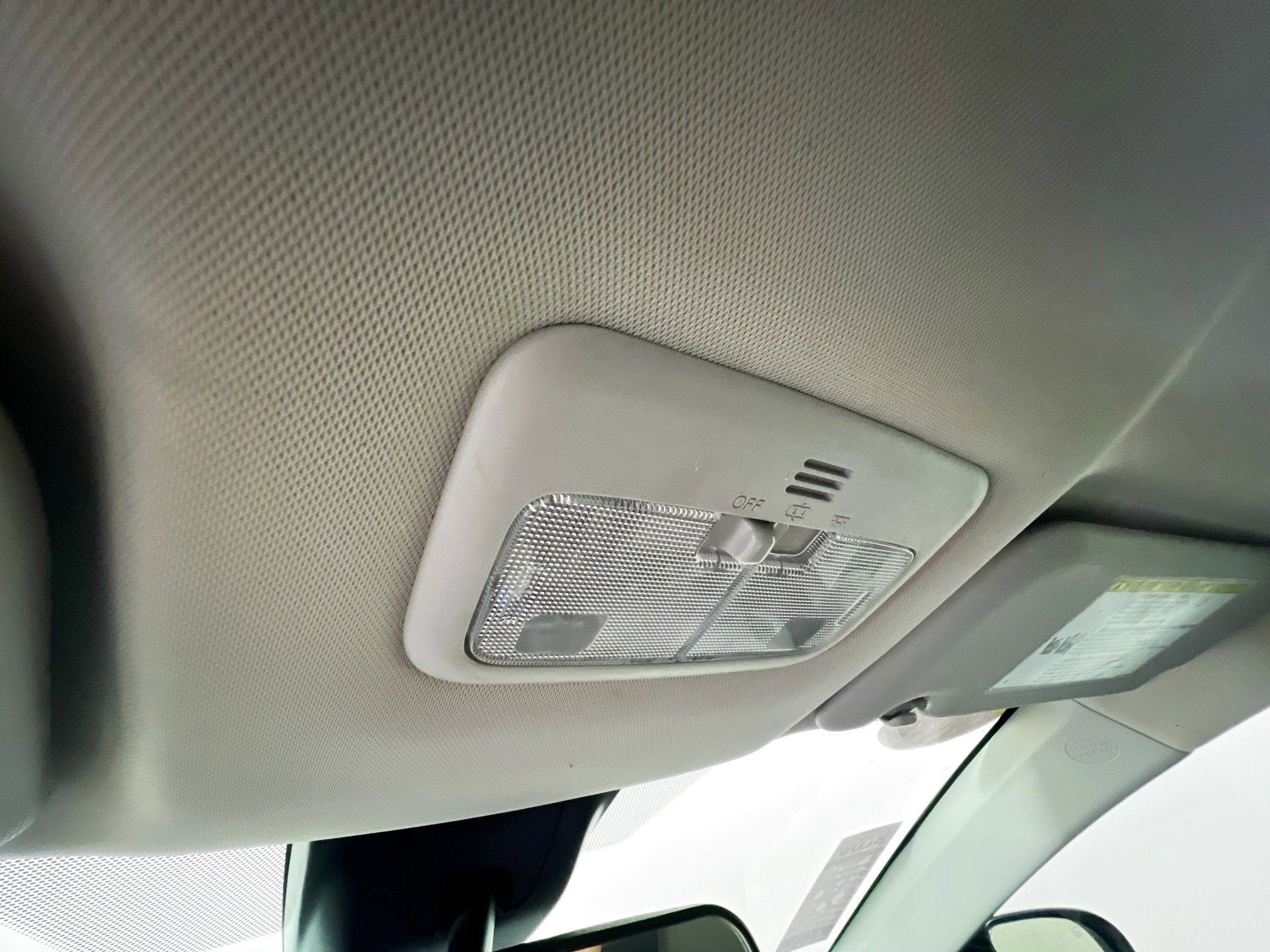 Used 2018 Toyota Corolla LE image 19