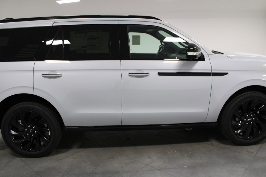 New 2025 Lincoln Navigator Reserve w/ Jet Appearance Package image 10