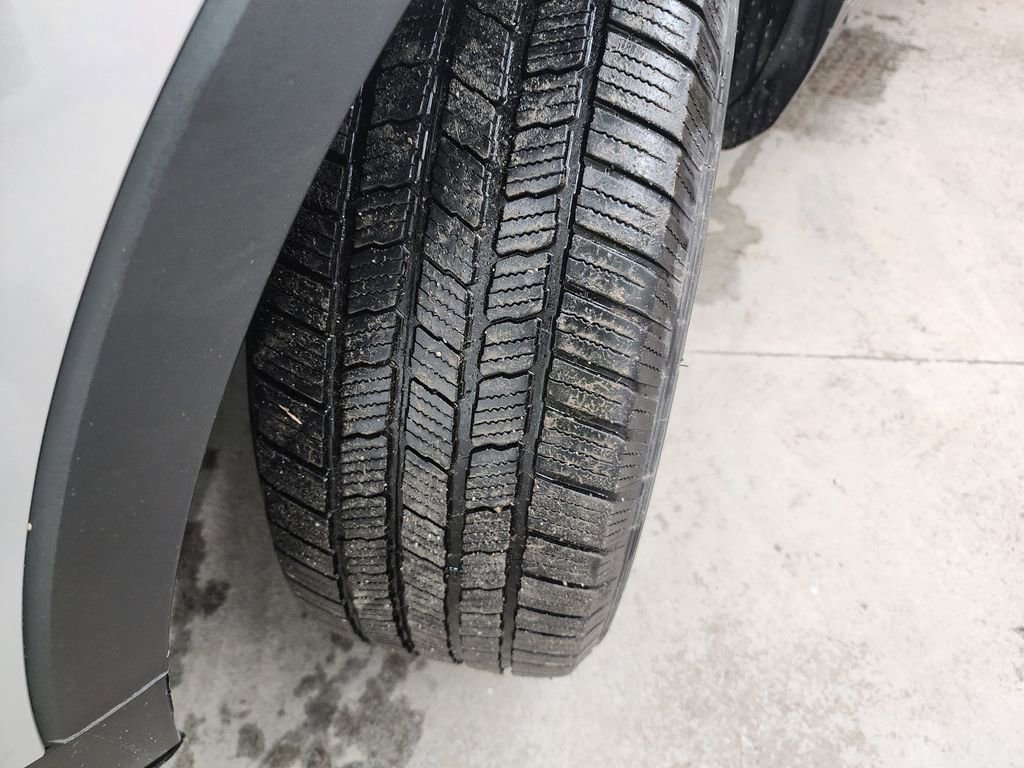 Used 2018 Ford Explorer XLT w/ Equipment Group 202A image 44