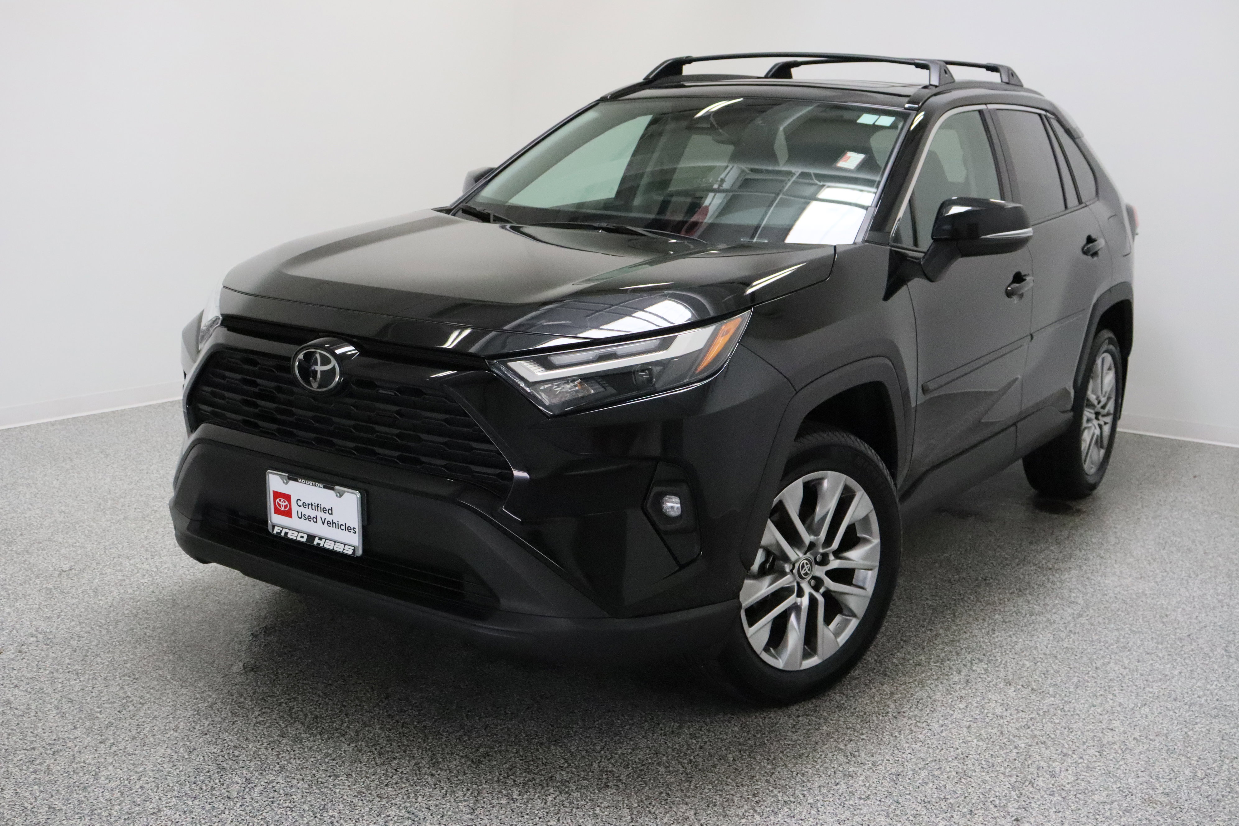 Used 2025 Toyota RAV4 XLE Premium FWD image 2