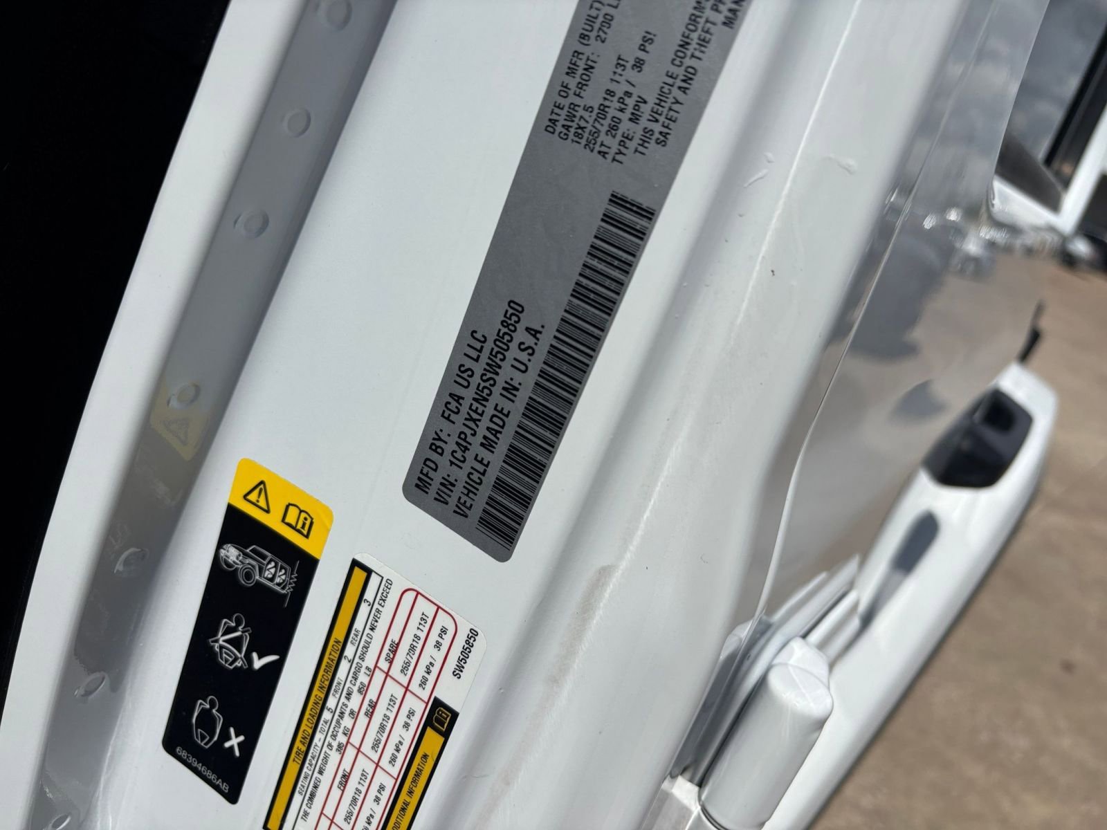 Used 2025 Jeep Wrangler Sahara image 27