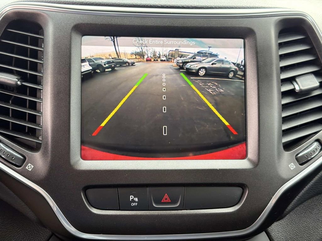 Used 2019 Jeep Cherokee Trailhawk w/ Cold Weather Group image 33