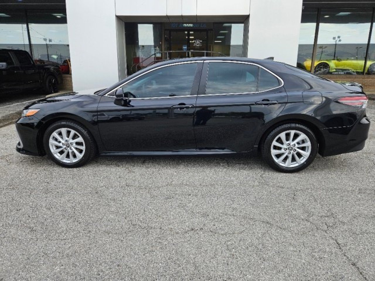 Used 2023 Toyota Camry LE image 3