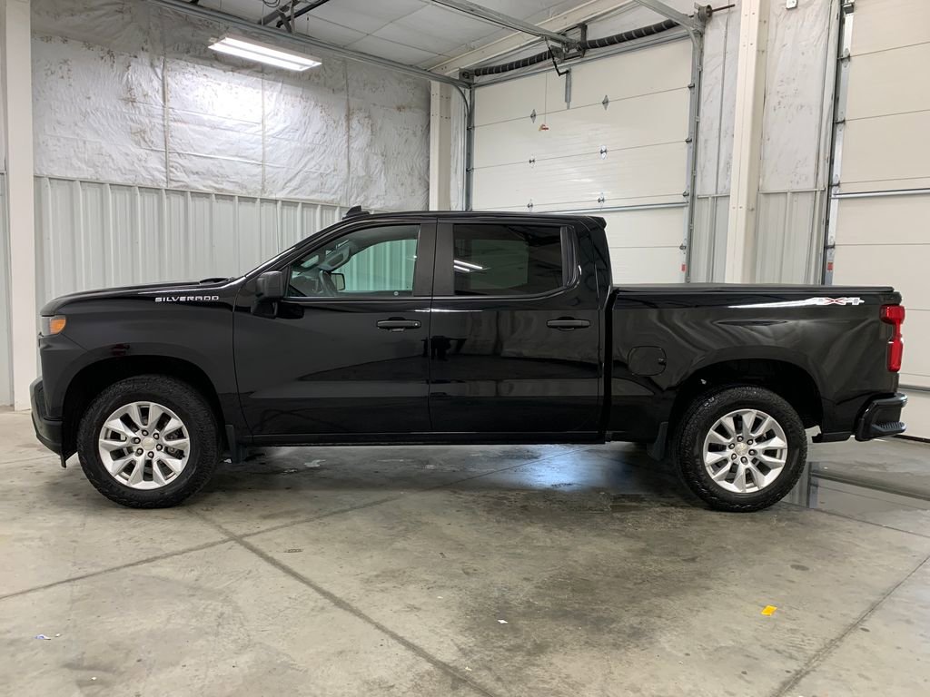 Used 2019 Chevrolet Silverado 1500 Custom w/ Custom Value Package AWD/4WD image 3