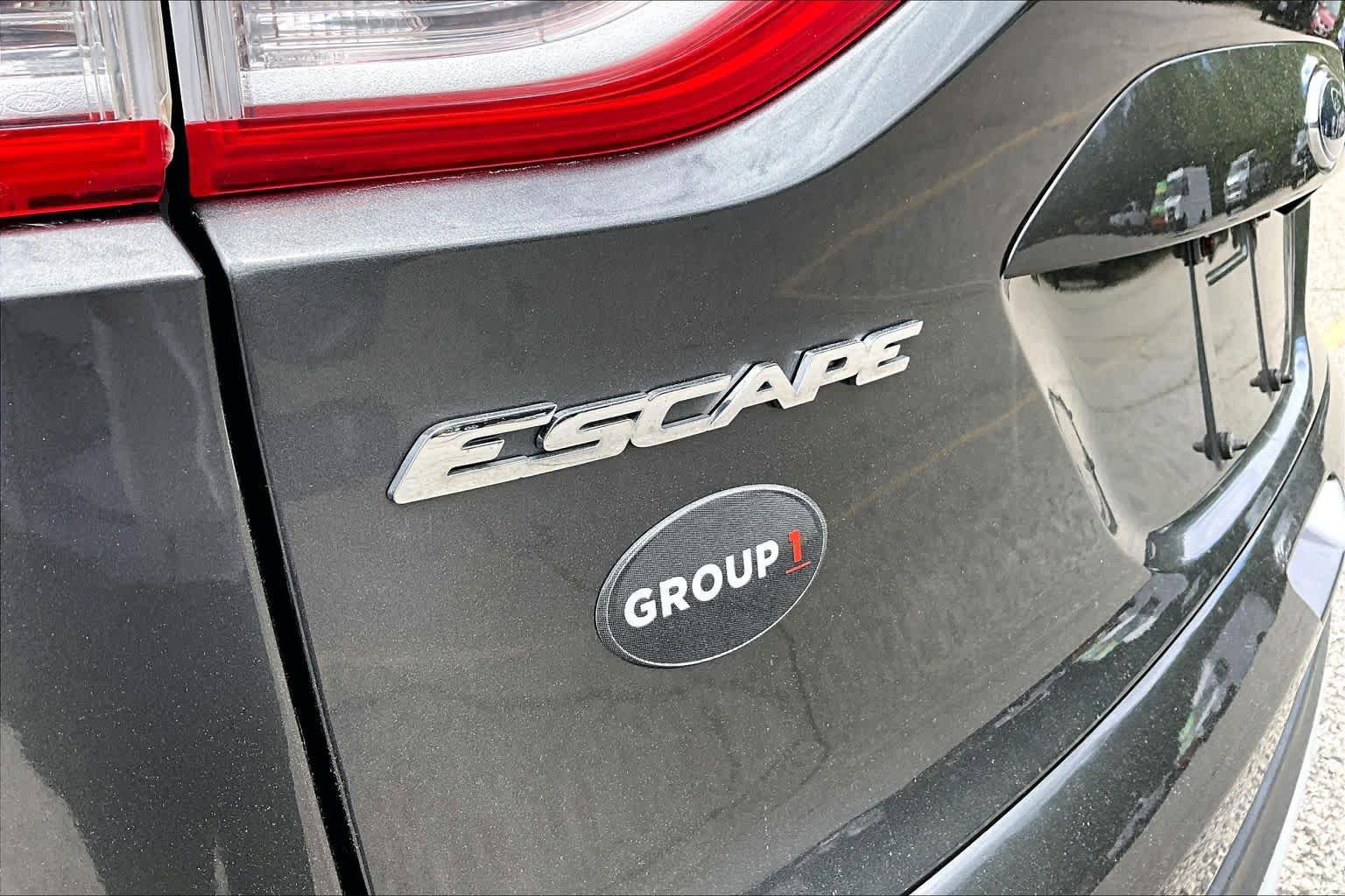 Used 2016 Ford Escape SE w/ SE Cold Weather Package AWD/4WD image 10
