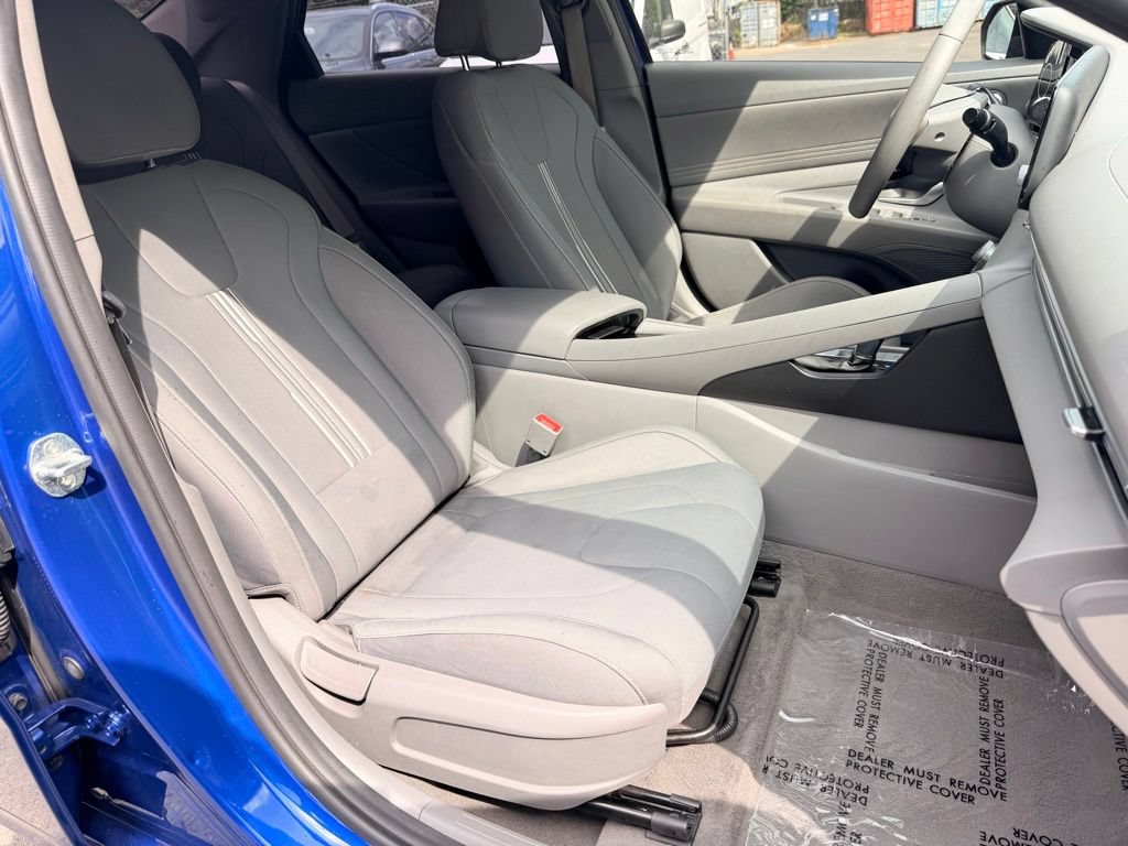 Used 2022 Hyundai Elantra SEL w/ Convenience Package FWD image 13