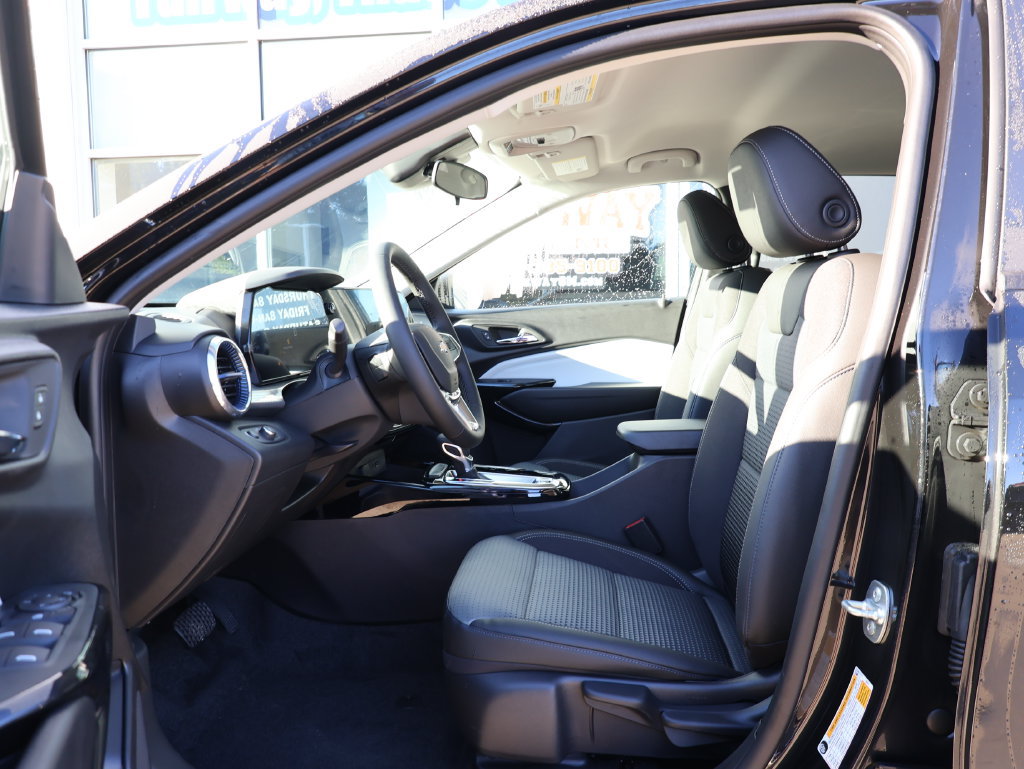New 2026 Chevrolet Trax LT w/ Driver Confidence Package FWD image 12