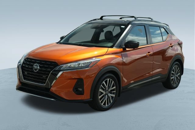 Used 2021 Nissan Kicks SR w/ SR Premium Package FWD image 3