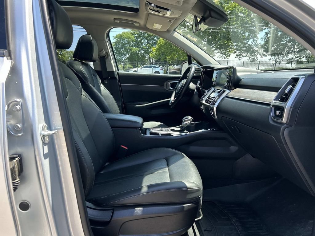 Used 2021 Kia Sorento EX w/ Panoramic Sunroof Package AWD/4WD image 18