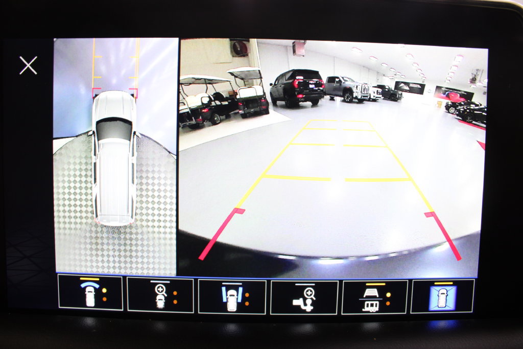 Used 2023 GMC Yukon XL AT4 w/ AT4 Premium Package AWD/4WD image 4