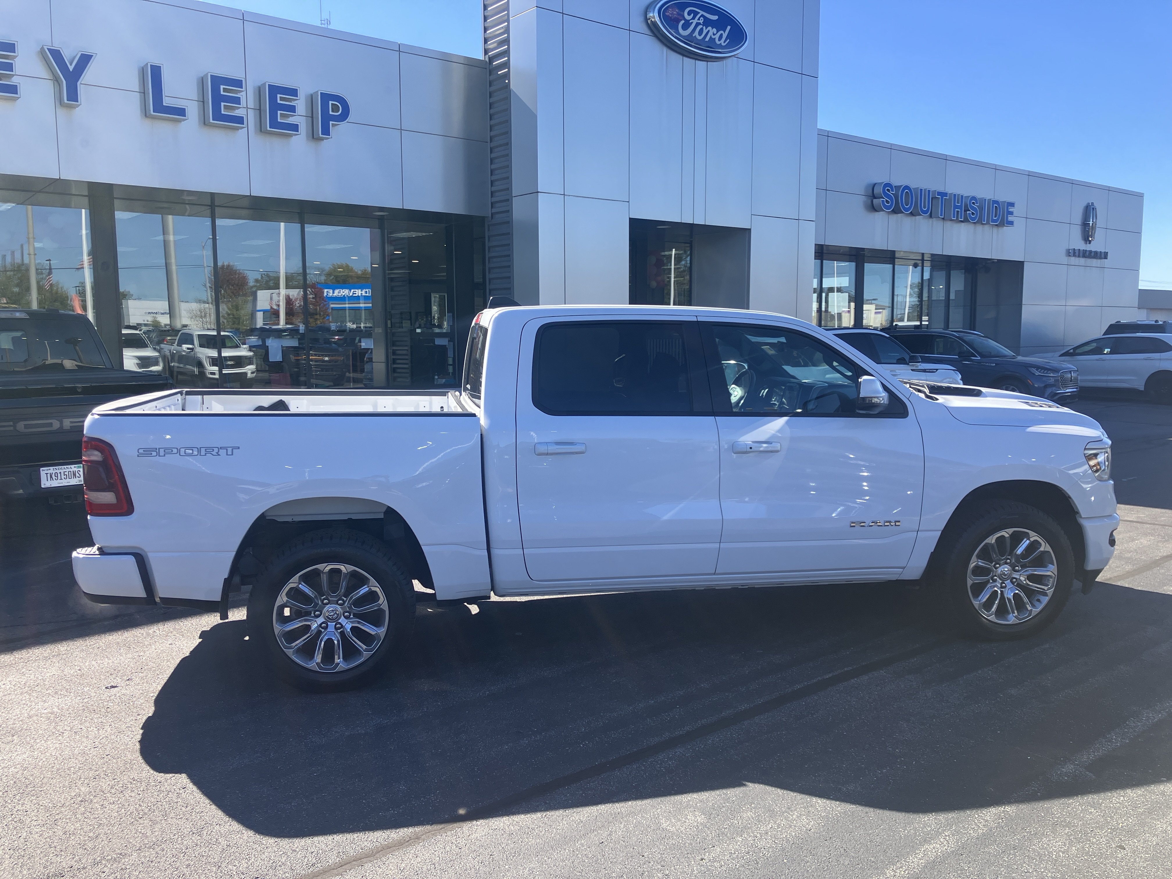 Used 2023 RAM 1500 Laramie AWD/4WD image 8