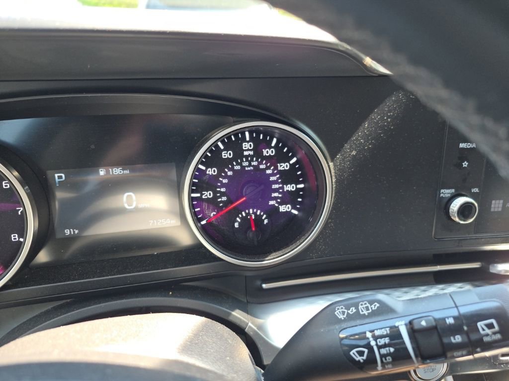 Used 2022 Kia Carnival LX image 14