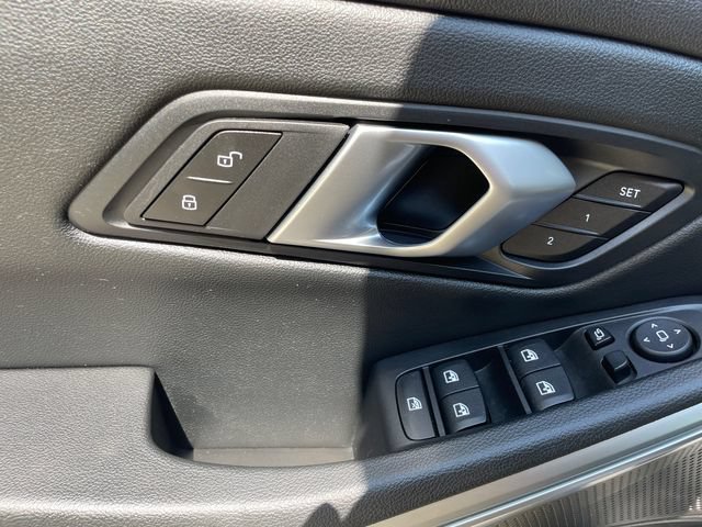 Used 2026 BMW 330i xDrive Sedan AWD/4WD image 26