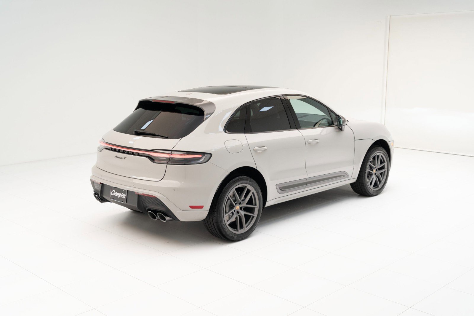 New 2025 Porsche Macan Turbo image 9