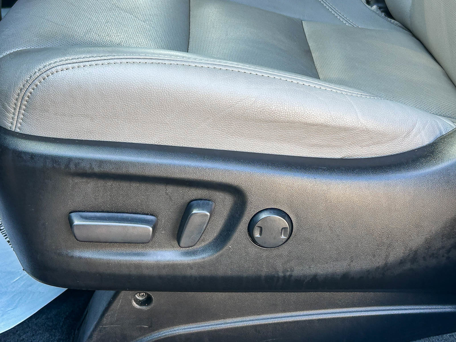 Used 2018 Toyota Sienna Limited w/ Carpet Mat Package image 23