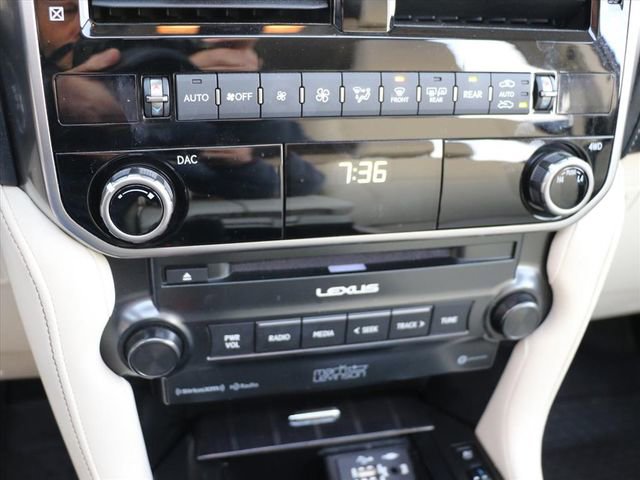 Used 2023 Lexus GX 460 Premium w/ Accessory Package image 22