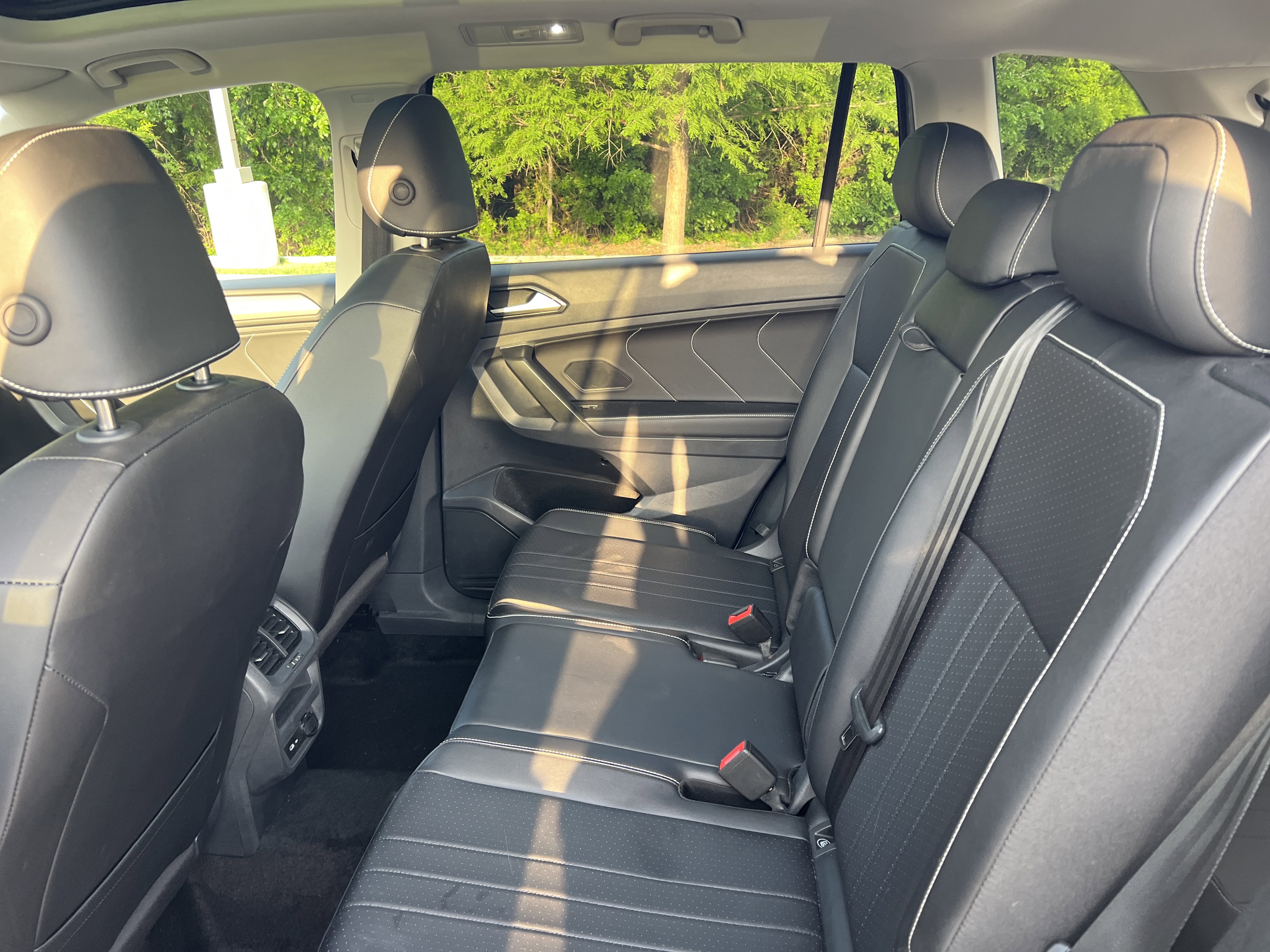 Certified 2024 Volkswagen Tiguan SE w/ Panoramic Sunroof Package FWD image 29
